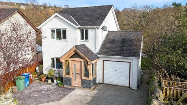 3 bed property, in Swn Y Dwr, £285,000