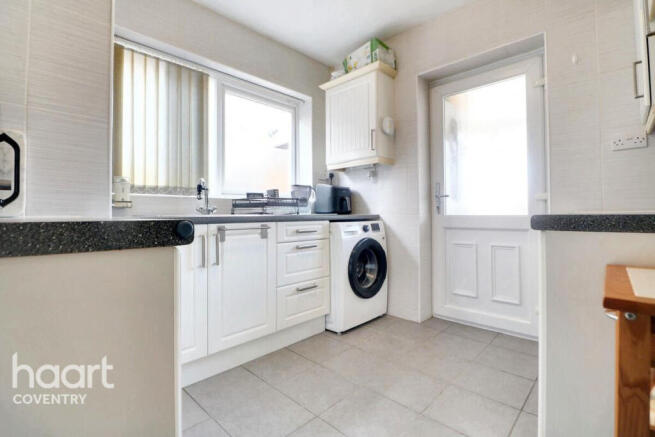 2 bed property, in Leaf Lane, £265,000