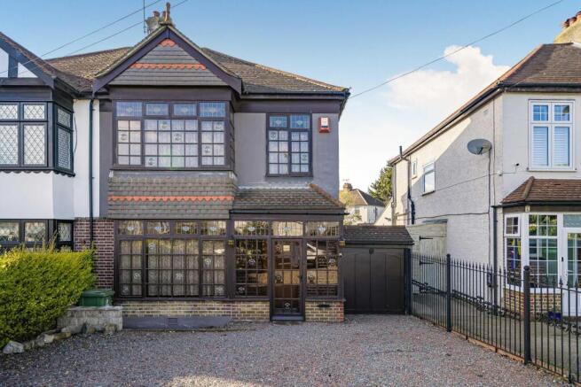 3 bed property, in Arbuthnot Lane, £550,000