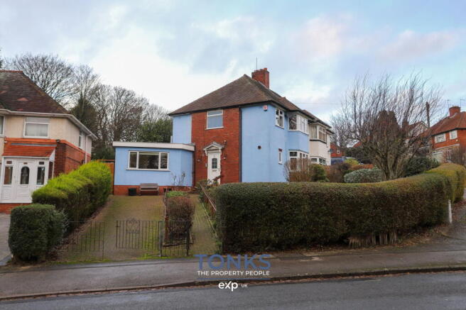 3 bed property, in Broadmoor Avenue, £255,000