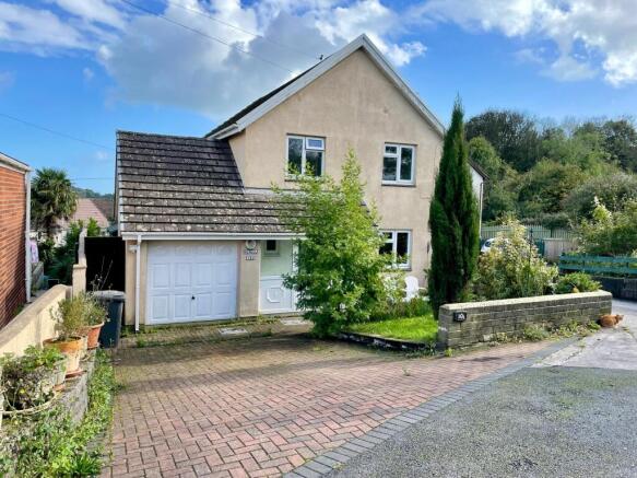 4 bed property, in Moor Lane Close, £350,000