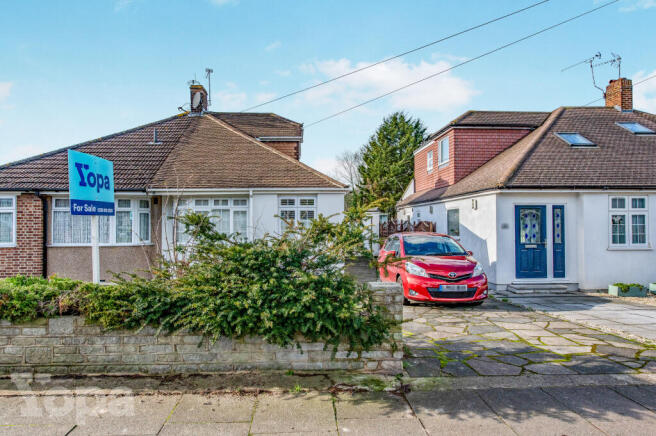 3 bed property, in Riverside Road, £500,000