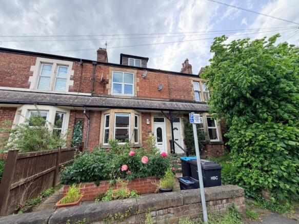 4 bed property, in Stonefall Avenue, £220,000