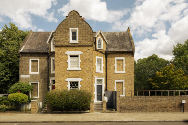 4 bed property, in De Beauvoir Square, £2,350,000
