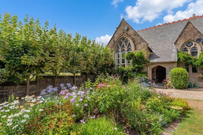 3 bed property, in The Hurst, £250,000