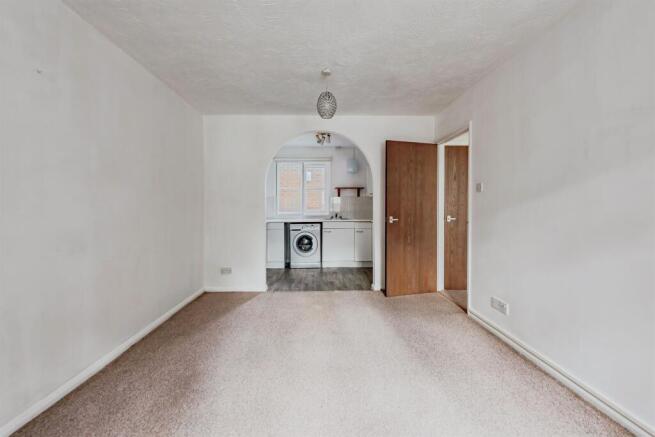 1 bed property, in Wordsworth Mead, £200,000