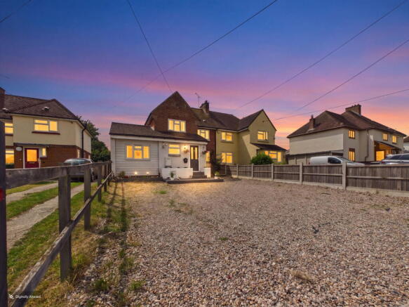 4 bed property, in Collops Villas, £475,000