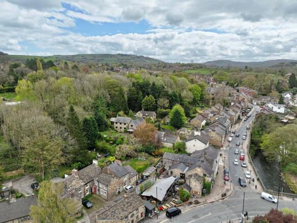 2 bed property, in Lower Fold, £255,000