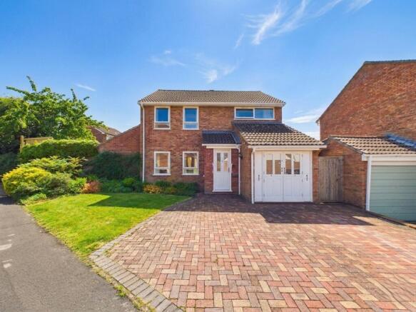 4 bed property, in Harlech Way, £475,000
