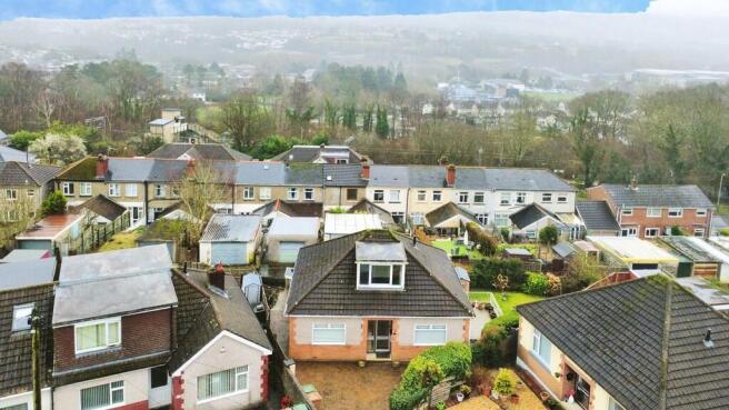 3 bed property, in Tyn-y-coed, £250,000