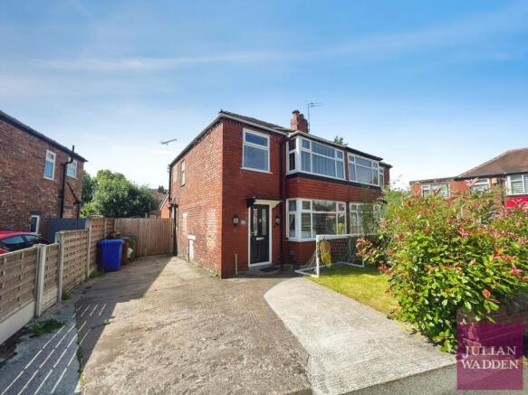 3 bed property, in Deane Avenue, £365,000