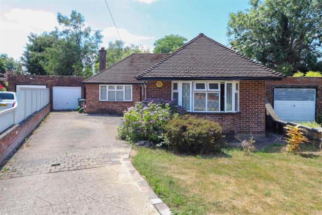 2 bed property, in Boston Grove, £780,000