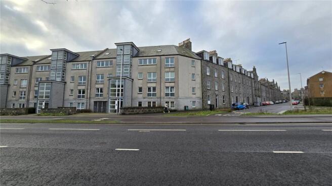 3 bed property, in Dee Village, £117,000