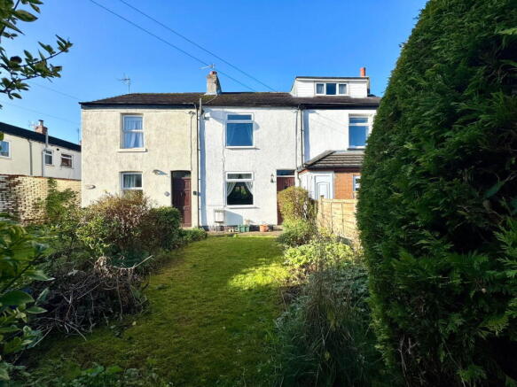 2 bed property, in Newton Road, £160,000