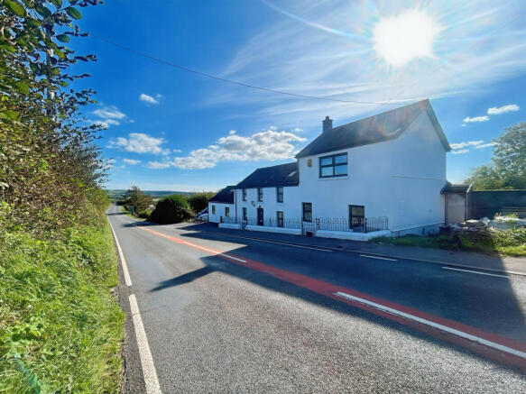 3 bed property, in Bancycapel, £400,000