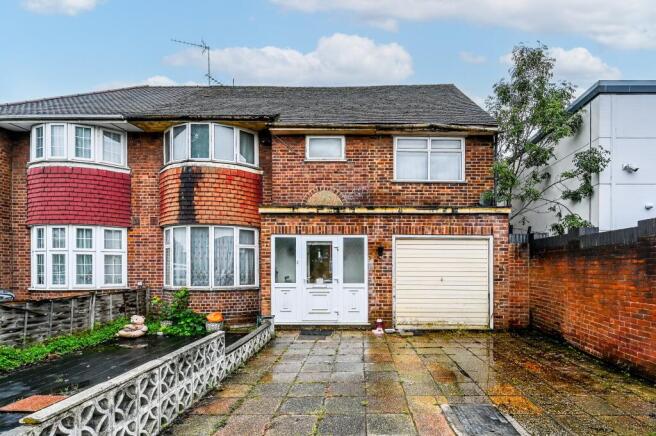 4 bed property, in Iveagh Avenue, £575,000