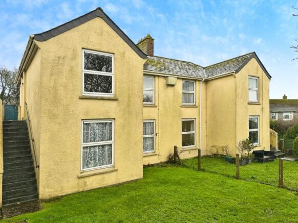 1 bed property, in Trengrouse Way, £95,000