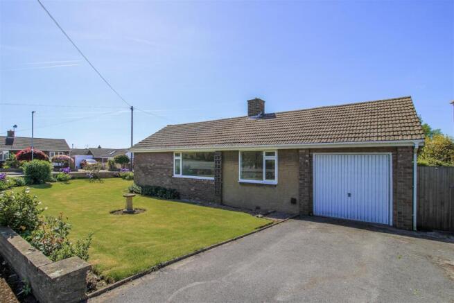 2 bed property, in Hallgarth Road, £305,000