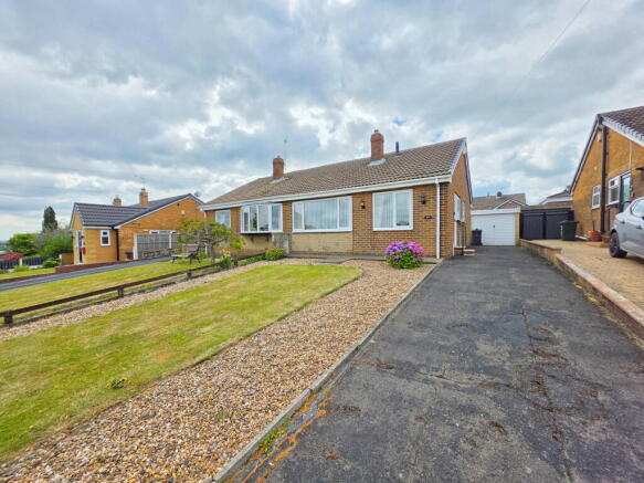 2 bed property, in Longley Street, £190,000