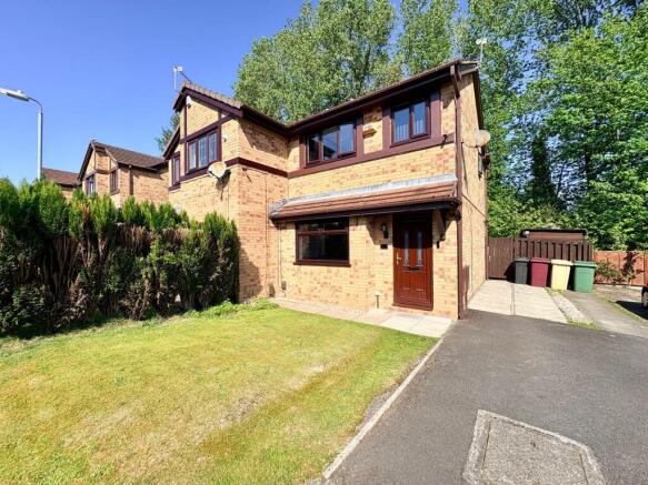 3 bed property, in Spinning Meadow, £210,000