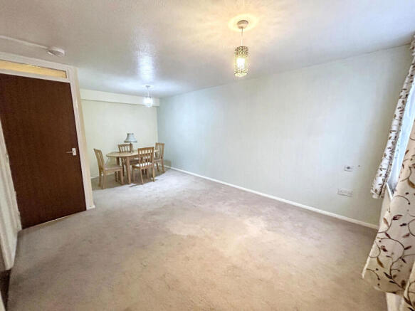 2 bed property, in St. Ann's Close, £90,000