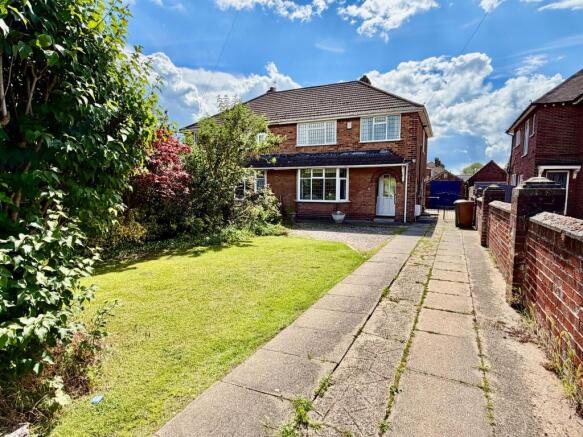 3 bed property, in Louth Road, £185,000