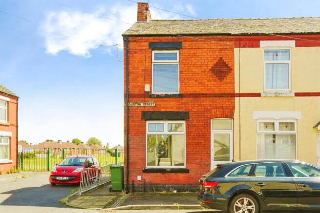 2 bed property, in Stourton Street, £90,000