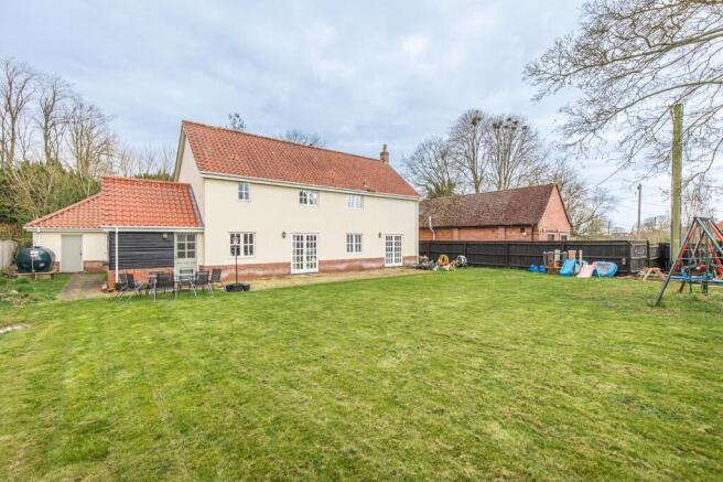 4 bed property, in Charming Four Bedroom Farmhouse-style Home in Caston, £500,000