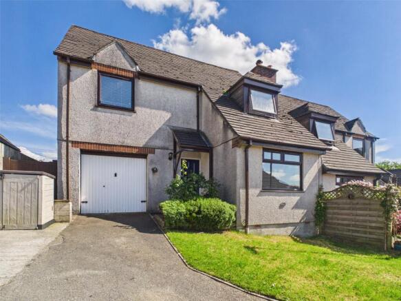 3 bed property, in Lutyens Fold, £239,950