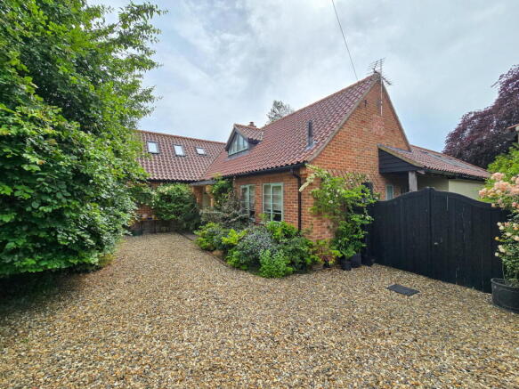 6 bed property, in Crown Street, £725,000