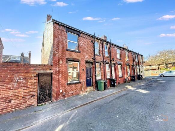 1 bed property, in Edgware Mount, £85,000