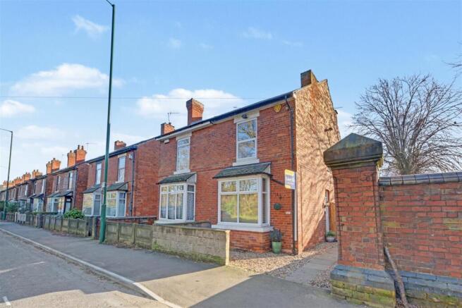 2 bed property, in Hucknall Road, £180,000