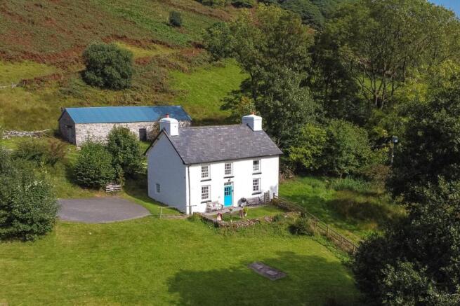 4 bed property, in Llanwrtyd Wells, £700,000