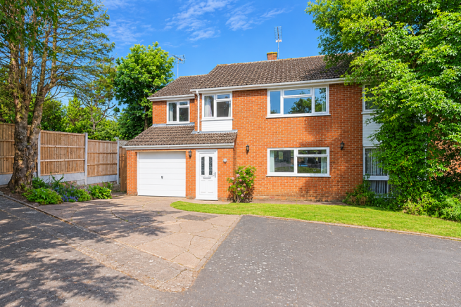4 bed property, in Burley Close, £290,000