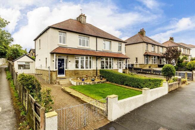 3 bed property, in Hillmount Avenue, £295,000
