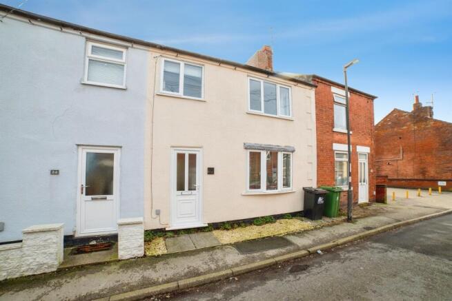 3 bed property, in Wood Street, £140,000