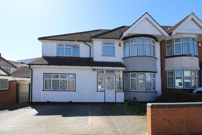 4 bed property, in Boycroft Avenue, £750,000
