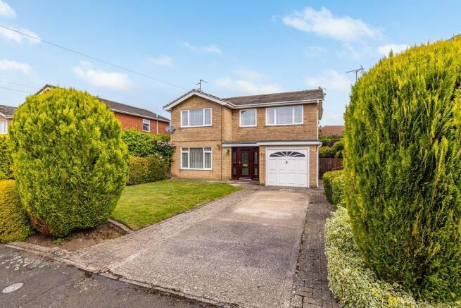 4 bed property, in Aintree Drive, £299,950