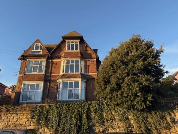 2 bed property, in Quarry Road, £117,000