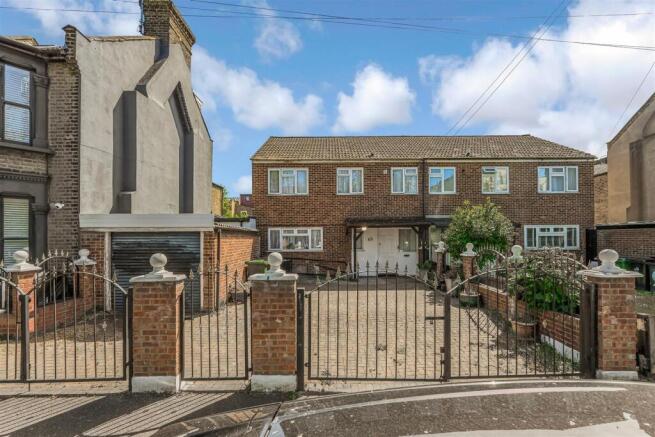 4 bed property, in Lyttelton Road, £800,000