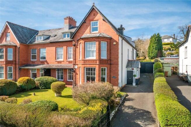 7 bed property, in Bala, £425,000