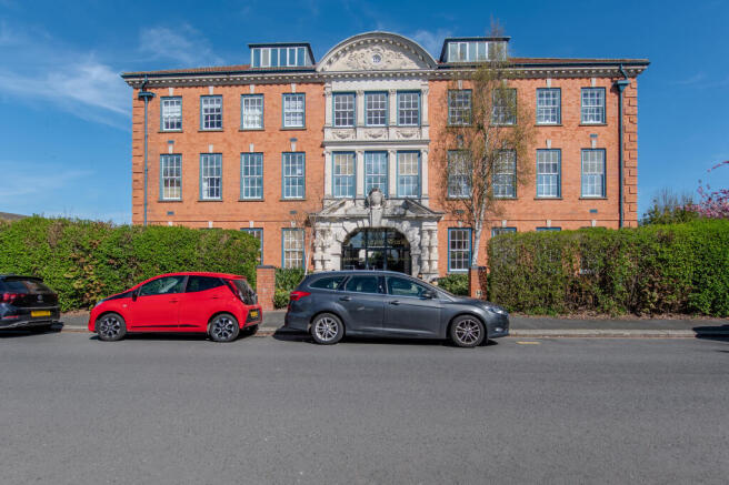 2 bed property, in Northwick Avenue, £127,000