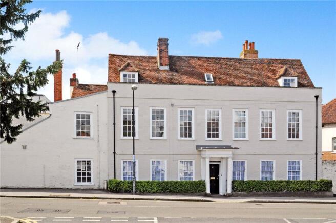 8 bed property, in Chipping HIll, £1,270,000
