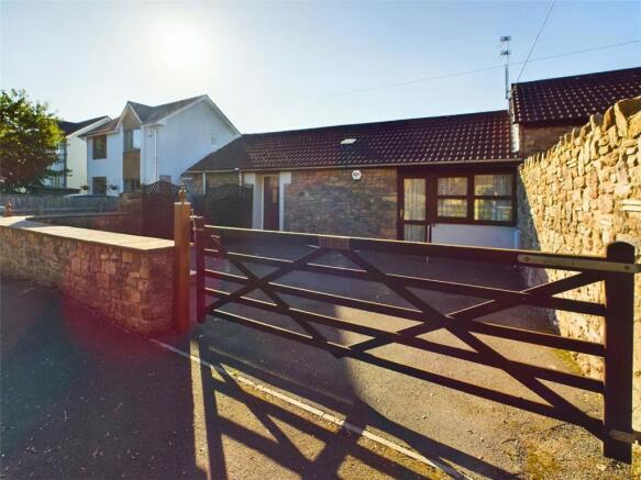 1 bed property, in West End, £199,950