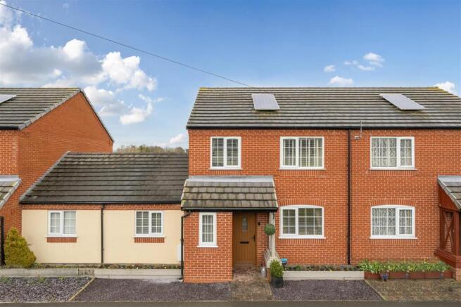 3 bed property, in Eatonfield Close, £265,000