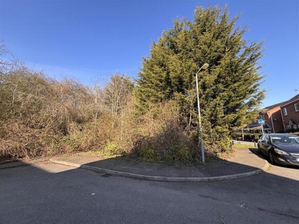 Land, in Nuneaton, £10,000