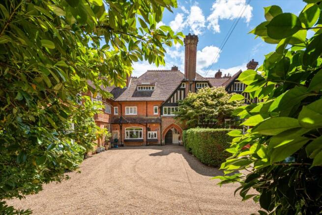 4 bed property, in Holmbury St. Mary, £1,250,000