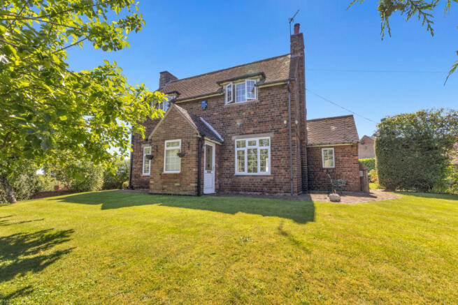 3 bed property, in Main Street, £600,000