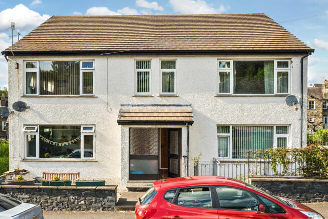 2 bed property, in 3 Thornbarrow Close, £250,000