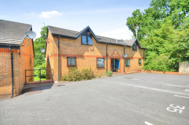 1 bed property, in 71 Wessex Court, £90,000